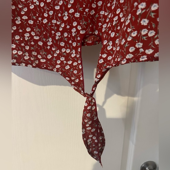 Shein Curve 1XL Red Floral Top - Picture 3 of 4